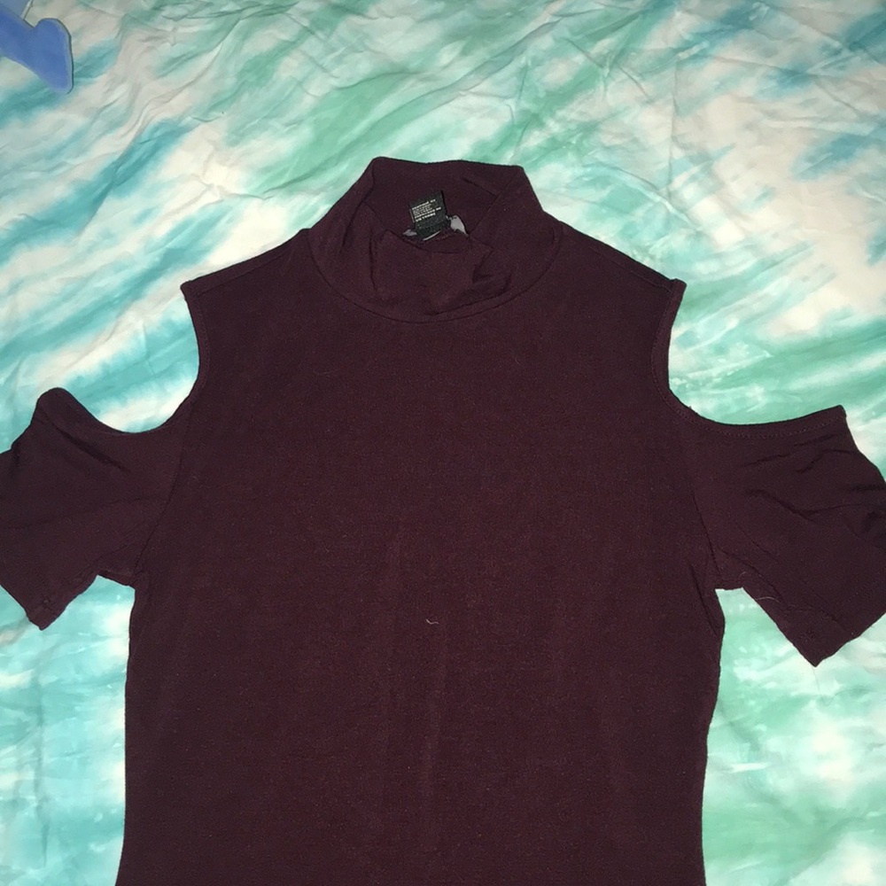 Burgundy top with cut out shoulders